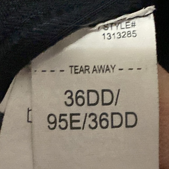 UNDER ARMOUR SPORTS BRA SIZE 36DD ADJUSTABLE CRISS CROSS STAPS BLACK GRAY CLEAN - Picture 8 of 10